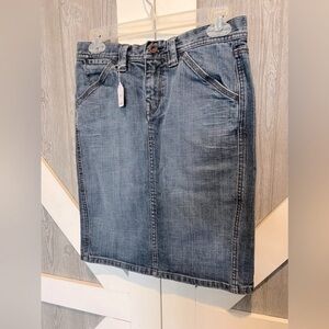 B7.7 Express XS Denim Laboratory Skirt Size 0 • Length 19”